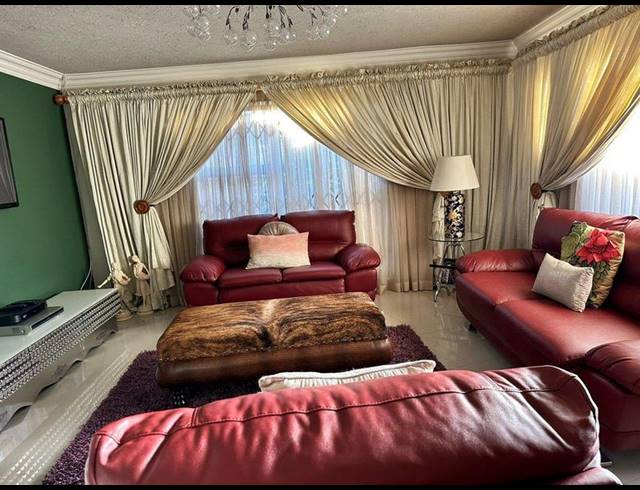 3 BEDROOM HOUSE FOR SALE IN SEBOKENG UNIT 10